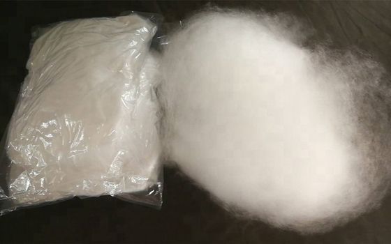 La pureza elevada SiO2 hizo las lanas del cuarzo con funcionamiento químico excelente proveedor